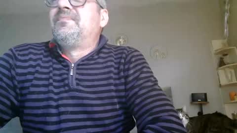 Snapshot of matrike1 chatting on May 16, 12:15 pm matrike1 online show from May 16, 12:15 pm