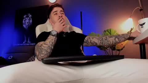 Snapshot of matt_thestud chatting on February 1, 7:51 am Matt online show from February 1, 7:51 am