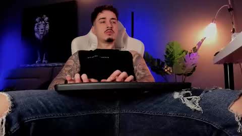 Snapshot of matt_thestud chatting on February 17, 7:38 am Matt online show from February 17, 7:38 am