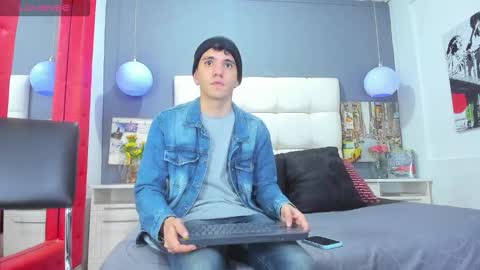 Snapshot of matteo12_ chatting on October 25, 3:36 am ---Matteo--- online show from October 25, 3:36 am