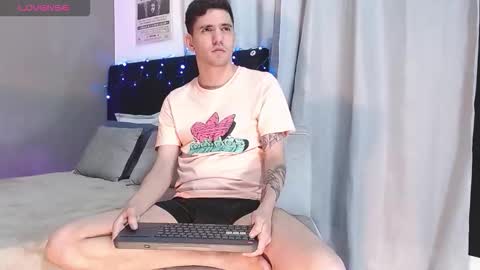 Snapshot of matteo12_ chatting on November 17, 2:39 am ---Matteo--- online show from November 17, 2:39 am