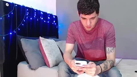 Snapshot of matteo12_ chatting on December 16, 4:50 am ---Matteo--- online show from December 16, 4:50 am