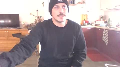 Snapshot of matteushh87 chatting on February 20, 7:55 am matteushh87 online show from February 20, 7:55 am