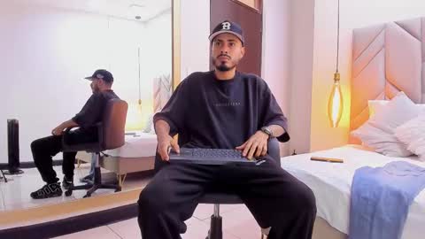 Matthew online show from February 25, 6:39 pm