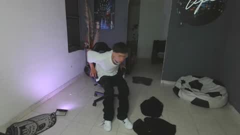 mattias     online show from February 6, 2:44 am