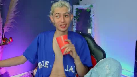 mattias     online show from October 12, 6:12 am