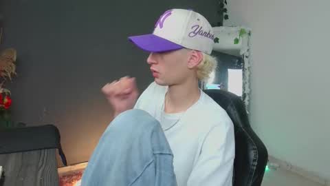 mattias     online show from October 22, 11:37 pm