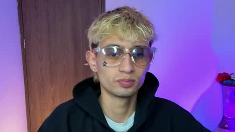 mattias     online show from April 7, 3:07 am