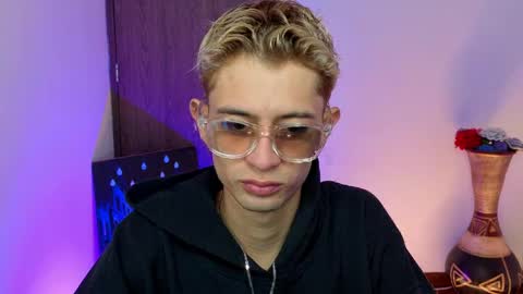 mattias     online show from April 18, 3:10 am