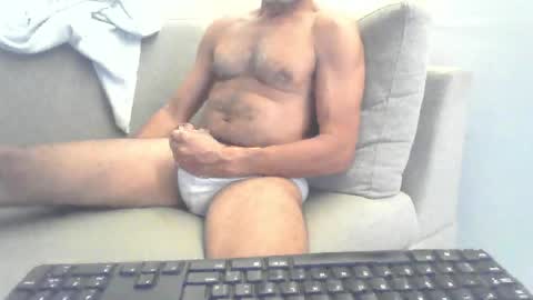 Snapshot of mattrudi chatting on May 7, 4:18 am Matt R. online show from May 7, 4:18 am