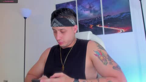 Snapshot of mattsaill_ chatting on December 3, 6:28 pm mattsaill_ online show from December 3, 6:28 pm