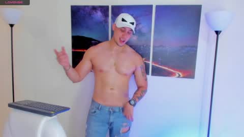 Snapshot of mattsaill_ chatting on December 4, 2:04 pm mattsaill_ online show from December 4, 2:04 pm