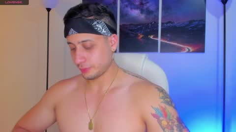 Snapshot of mattsaill_ chatting on December 5, 1:03 am mattsaill_ online show from December 5, 1:03 am