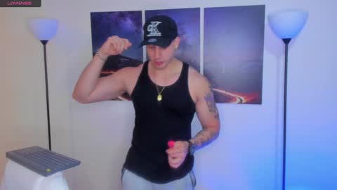 Snapshot of mattsaill_ chatting on December 5, 11:29 pm mattsaill_ online show from December 5, 11:29 pm