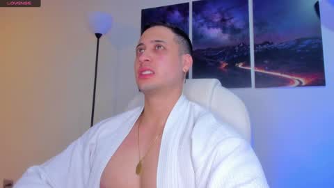 Snapshot of mattsaill_ chatting on December 6, 10:49 am mattsaill_ online show from December 6, 10:49 am