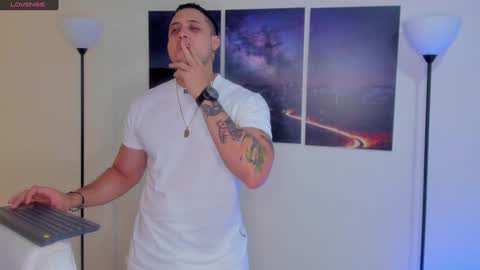 Snapshot of mattsaill_ chatting on December 8, 9:41 pm mattsaill_ online show from December 8, 9:41 pm