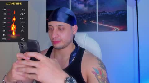 Snapshot of mattsaill_ chatting on December 9, 10:52 pm mattsaill_ online show from December 9, 10:52 pm