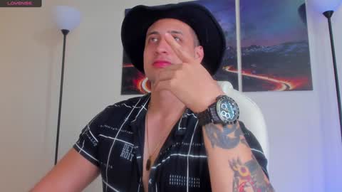 Snapshot of mattsaill_ chatting on December 10, 10:05 pm mattsaill_ online show from December 10, 10:05 pm