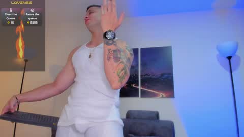 Snapshot of mattsaill_ chatting on December 23, 10:53 am mattsaill_ online show from December 23, 10:53 am