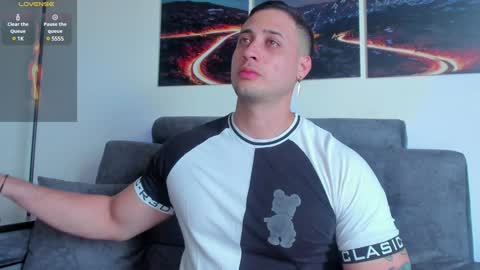 Snapshot of mattsaill_ chatting on January 23, 10:22 pm mattsaill_ online show from January 23, 10:22 pm