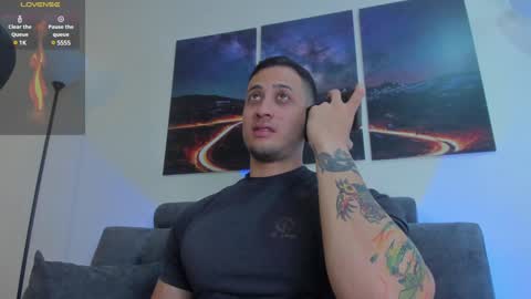 Snapshot of mattsaill_ chatting on January 28, 1:38 pm mattsaill_ online show from January 28, 1:38 pm