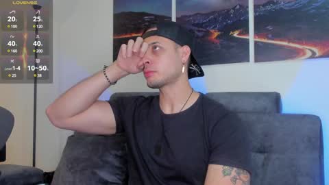 Snapshot of mattsaill_ chatting on February 7, 12:06 pm mattsaill_ online show from February 7, 12:06 pm