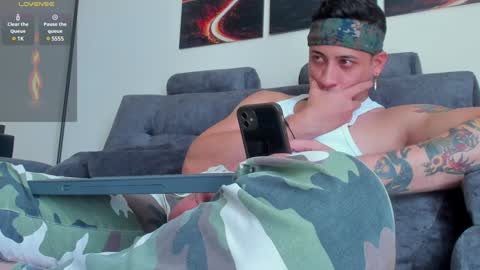 Snapshot of mattsaill_ chatting on February 8, 6:01 pm mattsaill_ online show from February 8, 6:01 pm