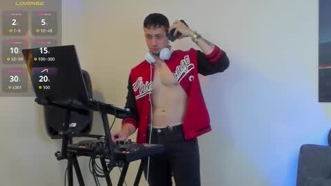 Snapshot of mattsaill_ chatting on September 14, 2:22 am mattsaill_ online show from September 14, 2:22 am
