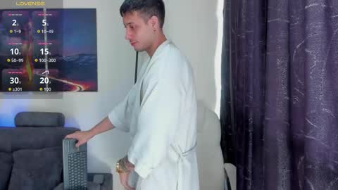 Snapshot of mattsaill_ chatting on September 17, 1:35 pm mattsaill_ online show from September 17, 1:35 pm