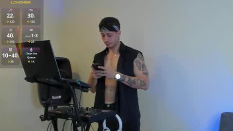 Snapshot of mattsaill_ chatting on September 19, 2:02 am mattsaill_ online show from September 19, 2:02 am