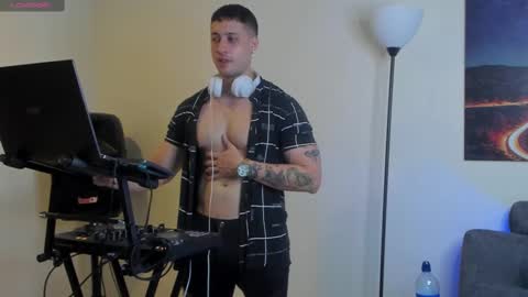 Snapshot of mattsaill_ chatting on September 26, 12:58 am mattsaill_ online show from September 26, 12:58 am