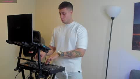 Snapshot of mattsaill_ chatting on September 29, 12:16 am mattsaill_ online show from September 29, 12:16 am