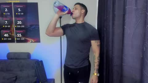 Snapshot of mattsaill_ chatting on October 7, 11:40 am mattsaill_ online show from October 7, 11:40 am