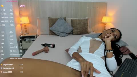 Snapshot of mature_vayolet chatting on February 8, 1:00 am Vayolet Castro online show from February 8, 1:00 am