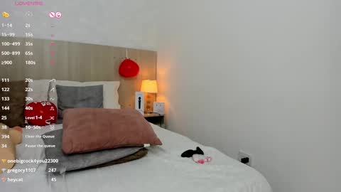 Snapshot of mature_vayolet chatting on February 27, 1:27 am Vayolet Castro online show from February 27, 1:27 am