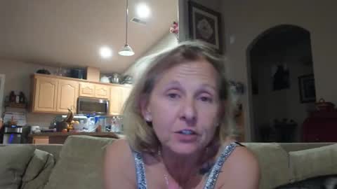 Snapshot of matureluvin chatting on December 5, 5:27 am JustUs online show from December 5, 5:27 am