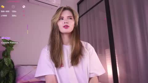 Snapshot of maudhaskell chatting on October 29, 5:25 pm Lily online show from October 29, 5:25 pm