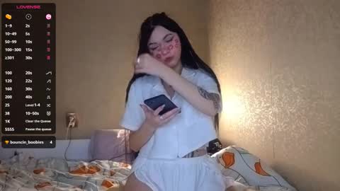 Snapshot of maudhendry chatting on February 14, 8:22 am Mia online show from February 14, 8:22 am