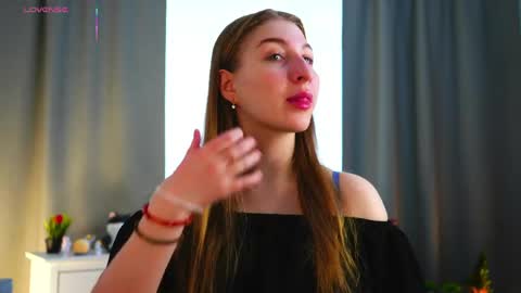 maureencoombs online show from April 15, 5:03 am