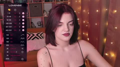 Snapshot of mavis_crystal chatting on December 6, 1:40 am Mavis online show from December 6, 1:40 am