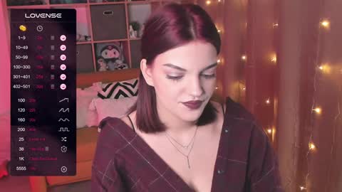 Snapshot of mavis_crystal chatting on December 12, 10:09 pm Mavis online show from December 12, 10:09 pm