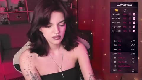 Snapshot of mavis_crystal chatting on March 12, 10:07 pm Mavis online show from March 12, 10:07 pm