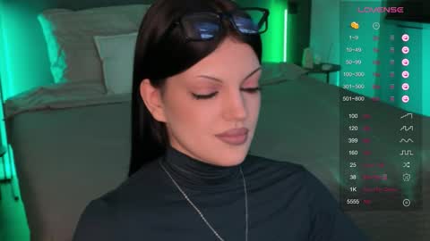 Snapshot of mavis_crystal chatting on November 23, 8:52 pm Mavis online show from November 23, 8:52 pm