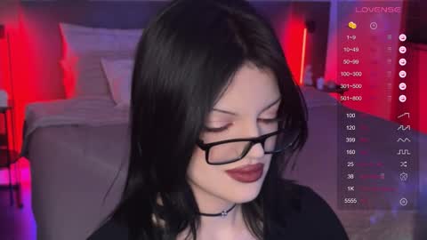 Snapshot of mavis_crystal chatting on December 4, 9:12 pm Mavis online show from December 4, 9:12 pm