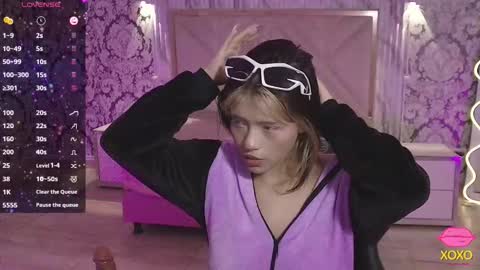 Snapshot of mavis_tay chatting on January 9, 11:35 am Mavis online show from January 9, 11:35 am