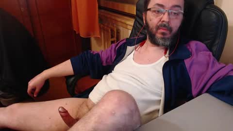 Max online show from December 8, 3:13 pm