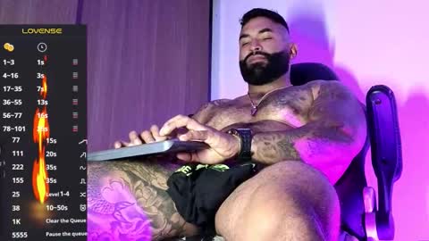 Snapshot of max__prada chatting on November 12, 2:01 am max__prada online show from November 12, 2:01 am