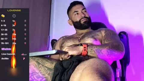 Snapshot of max__prada chatting on November 15, 1:25 am max__prada online show from November 15, 1:25 am