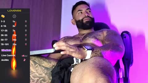 Snapshot of max__prada chatting on November 19, 1:49 am max__prada online show from November 19, 1:49 am