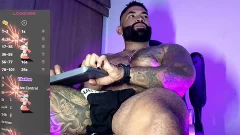 Snapshot of max__prada chatting on November 28, 1:52 am max__prada online show from November 28, 1:52 am